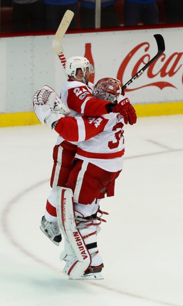 Red Wings' Vanek, Nielsen score in 6-5 SO win over Bruins (Jan 18, 2017)